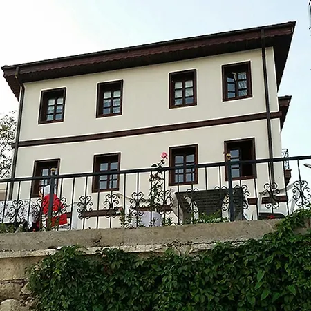 Faik Bey Konagi Couette-café