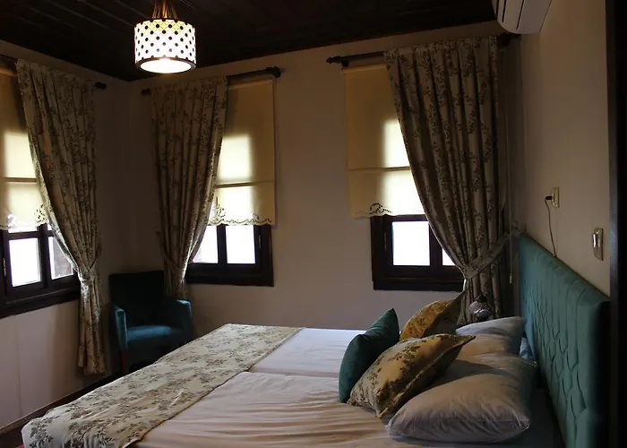 Faik Bey Konagi לינה וארוחת בוקר Golyazi